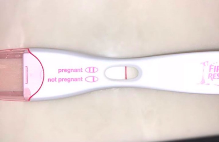 Tisuće žena dijele ovu fotku negativnog testa na trudnoći zbog tužnog razloga