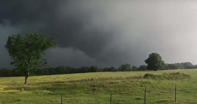Razorne oluje u Teksasu ubile dvoje djece