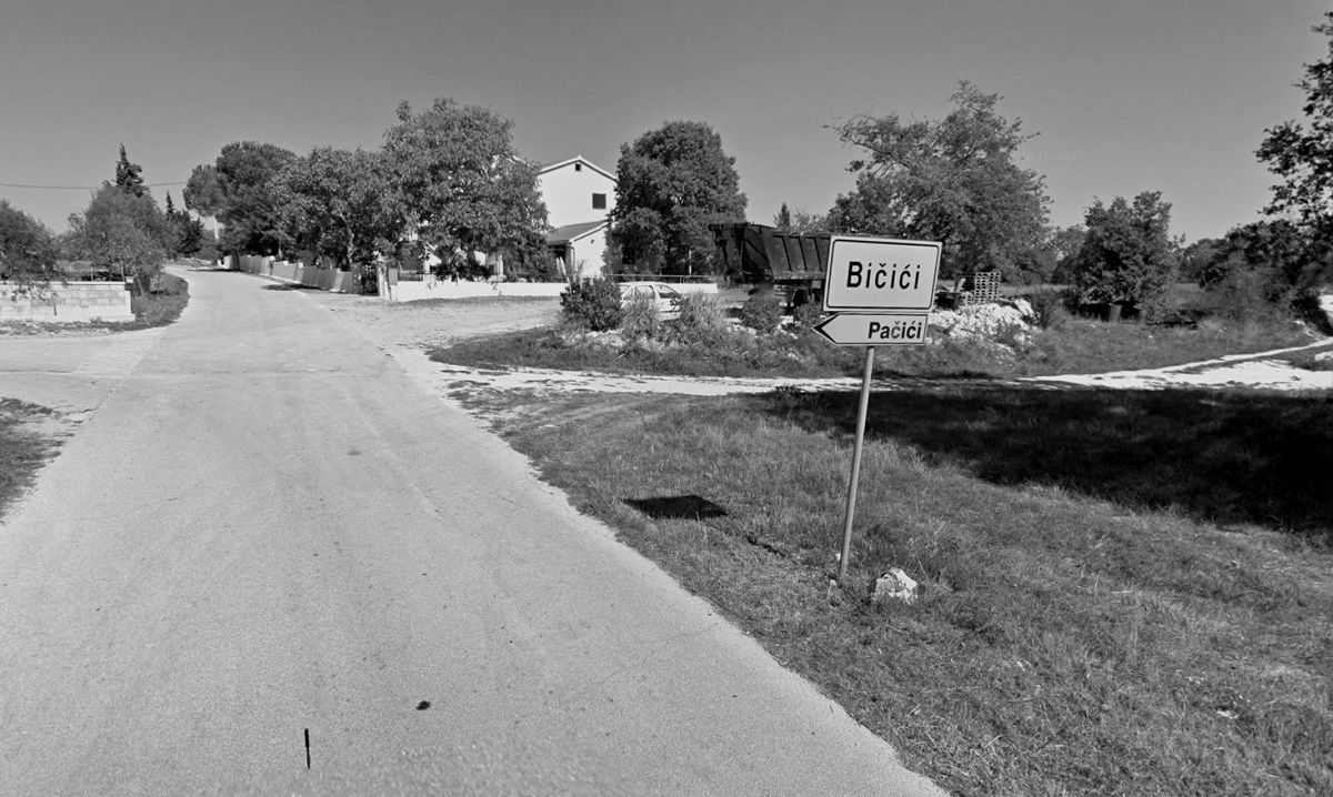 Prevrnuo se traktor u Istri, poginule žena i petogodišnja curica