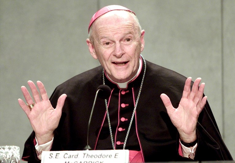 Tko je kardinal kojeg je Vatikan razriješio zbog zlostavljanja maloljetnika?