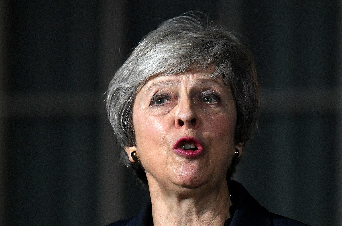 Britanski konzervativci traže glasanje o povjerenju Theresi May