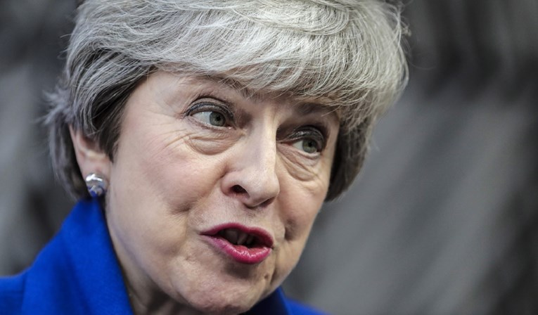 May brani odgodu Brexita, kritičari traže ostavku