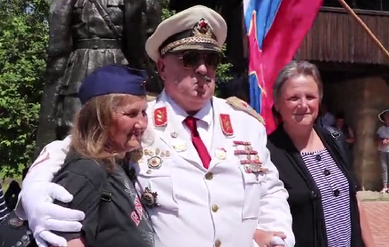 Na proslavi Dana mladosti "Tito" objasnio razliku između partizanske kape i šajkače