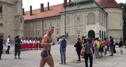 Slikar penisom se golišav rolao ispred Zagrebačke katedrale i šokirao prolaznike