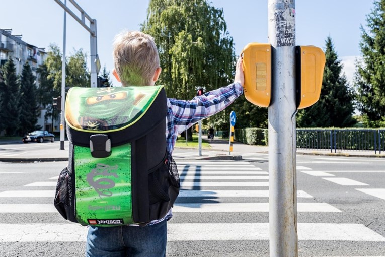 Novi zakon o udžbenicima: Određeno koliko knjige smiju težiti i koštati