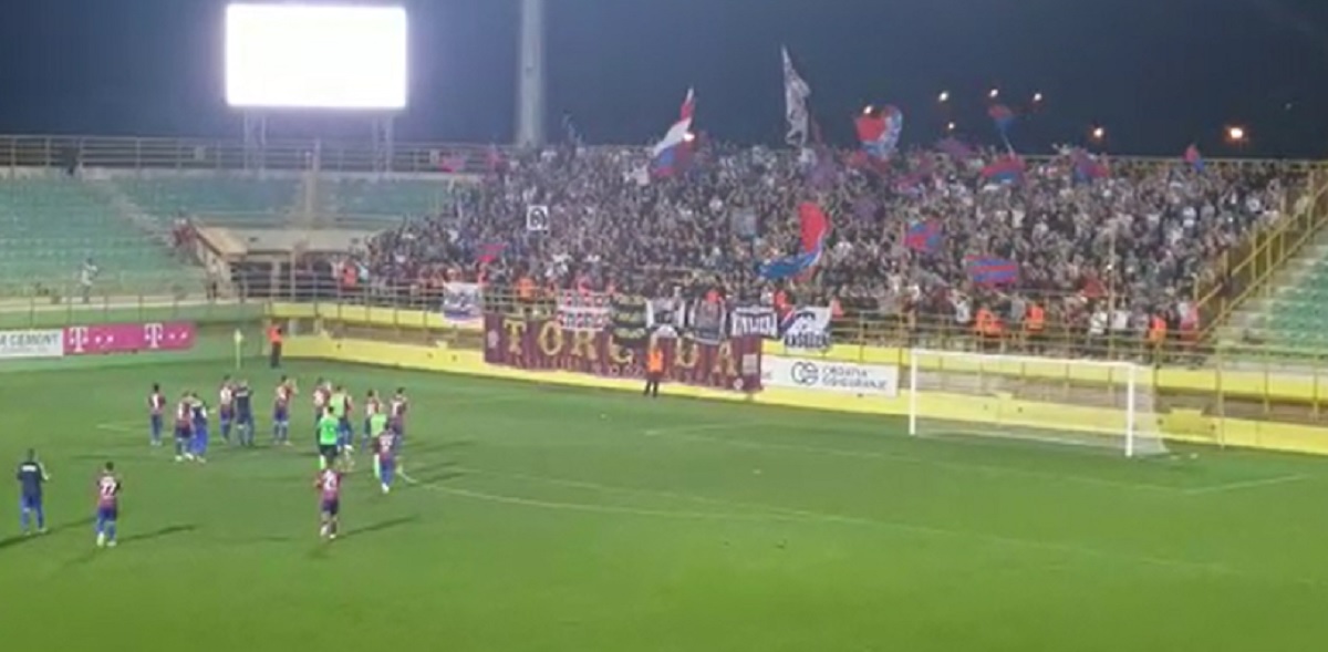 Torcida naredila igračima da dođu do njihove tribine, a onda vrijeđala Dinamo