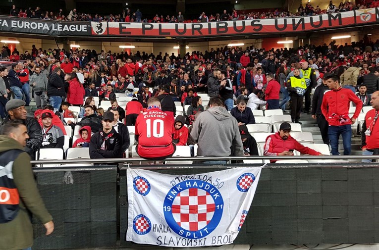 Hajdukova zastava na utakmici Benfice i Dinama u Portugalu