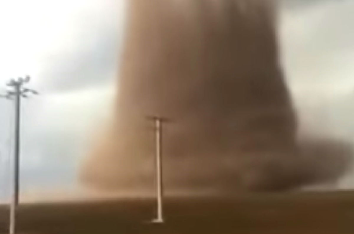 Snažan tornado pogodio Rumunjsku, pogledajte snimke