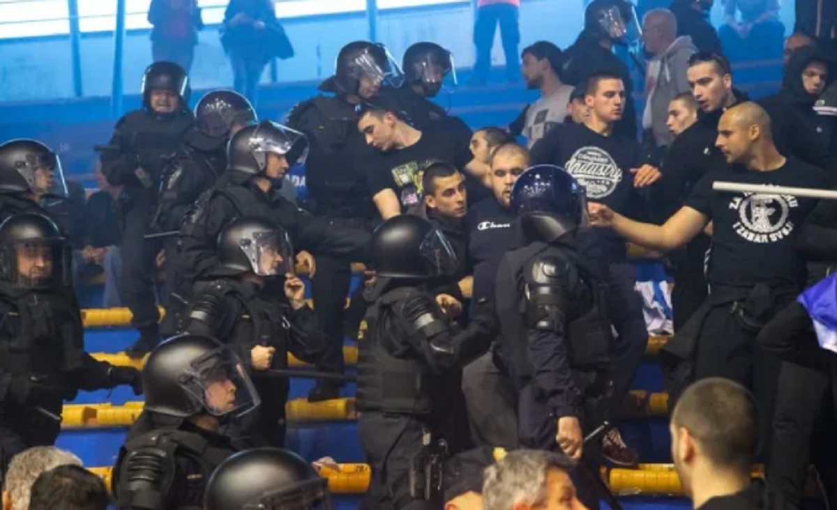 VIDEO Policija počistila tribinu s 350 pripadnika Tornada