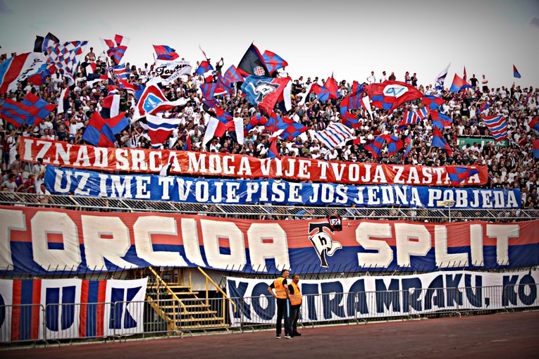 Torcida obradovala i rasplakala samohranu majku troje djece