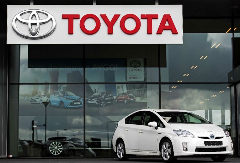 Toyota povlači više od 2,4 milijuna hibridnih automobila