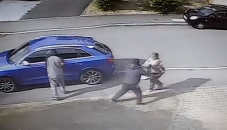 Majci dvoje djece htjeli ukrasti auto, brzo su požalili