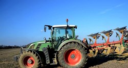 Lopovi ukrali traktor kod Slavonskog Broda, policija ih uhitila