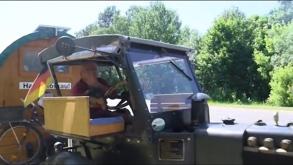 Nijemac traktorom krenuo u Rusiju, trebat će mu barem 200 sati