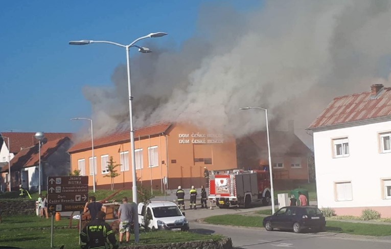 FOTO Izbio požar u Domu češke zajednice u Požegi dok su unutra bile krstitke