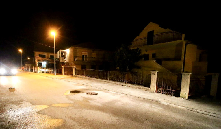 Dječaku koji je u Trilju izbo majku određen istražni zatvor