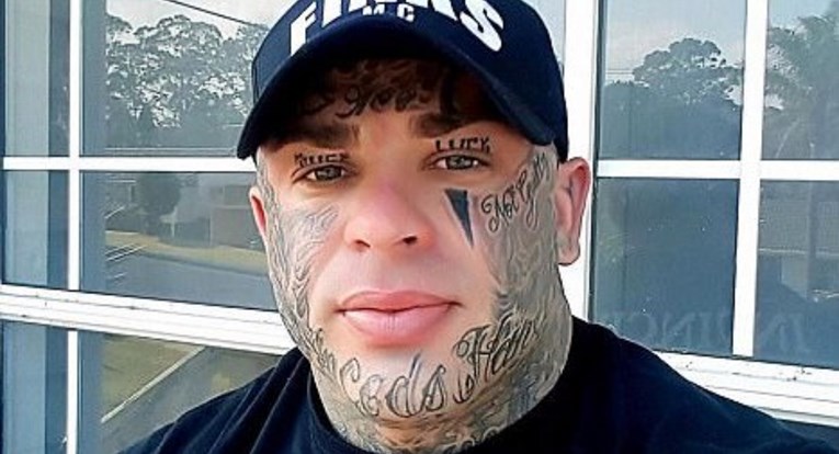 Kriminalac želi ukloniti tetovaže s lica jer se srami onog što je dao napisati