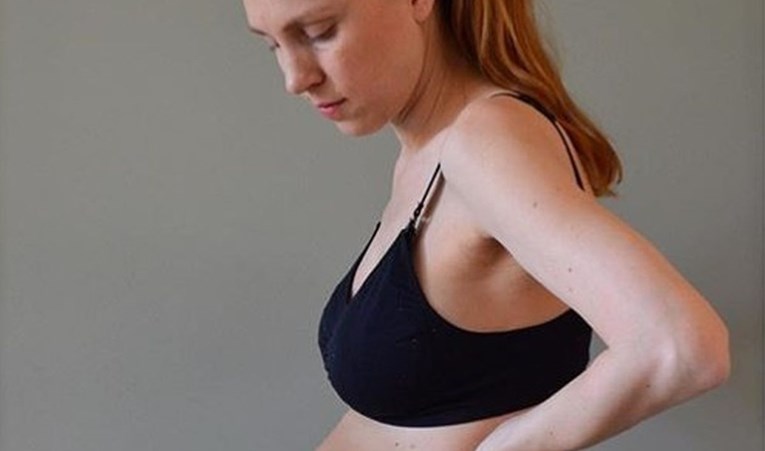 Žena koja je rodila trojke pokazala kako joj trbuh zaista izgleda nakon trudnoće