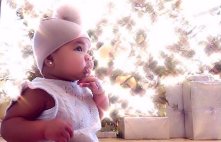 Khloe Kardashian pokazala božićne darove za osmomjesečnu kćer True