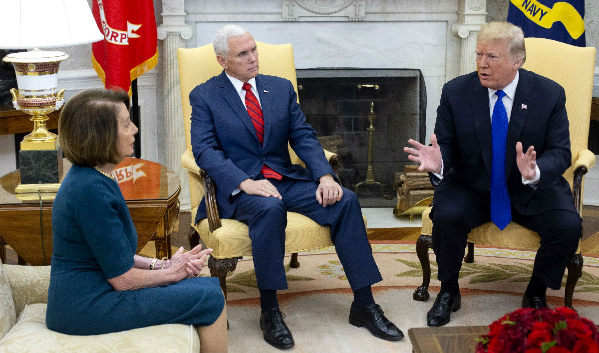 Trump se žestoko posvađao s demokratima u svom uredu, pogledajte snimku