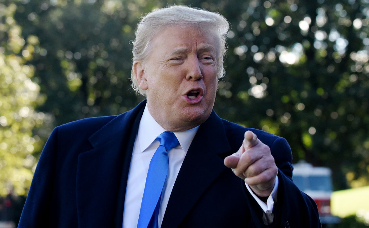 Trump pohvalio kongresmena koji je srušio na pod reportera