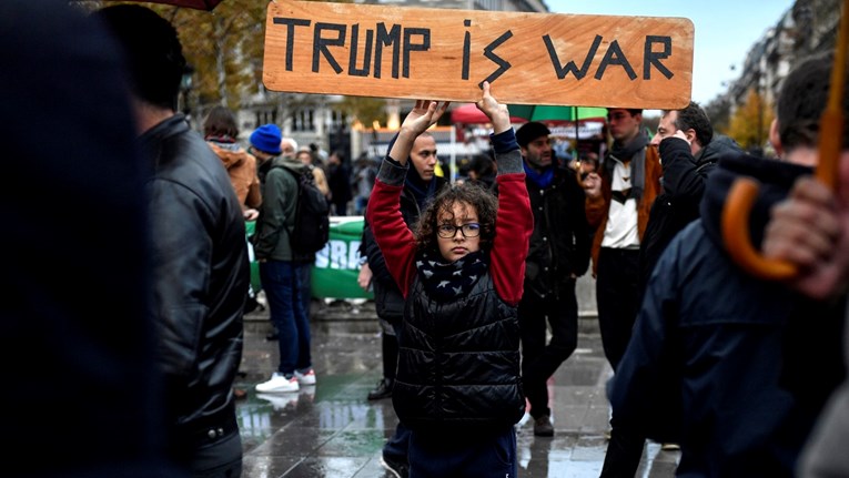 Prosvjed protiv Trumpa u Parizu, vlasti zabrinute zbog nasilnih aktivista