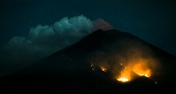 Eruptirao vulkan na Baliju, izbacivao lavu i pepeo kilometre u zrak