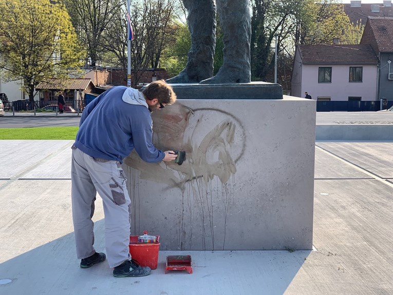 Ponovo išaran spomenik Tuđmanu, netko je napisao Milino ime i poruku Bandiću