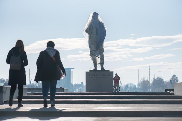 Prosvjed protiv spomenika Tuđmanu: "On je zaslužan za zločine"