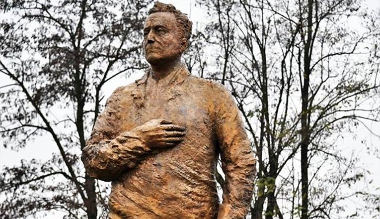 Zagrebačka zlatna pravila: Poštujte Tuđmanov kip, Dinamo i sraonik od 300.000 kn