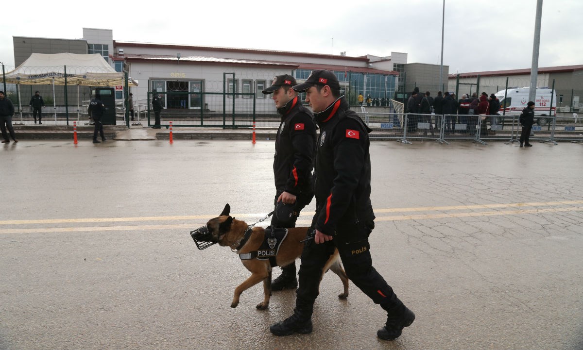 Turska policija privela 115 vojnika, traže Gulenove sljedbenike