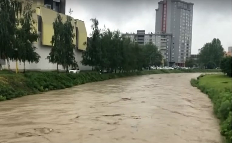Poplave u BiH, u Tuzli proglašeno stanje prirodne nesreće