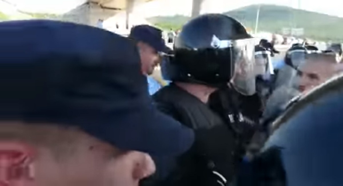 Interventna policija potjerala veterane koji su zaustavili promet na granici između Hrvatske i BiH