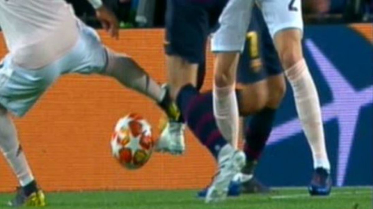 Čemu služi VAR ako ovo nije penal na Rakitiću? "Ovo je pravi misterij"