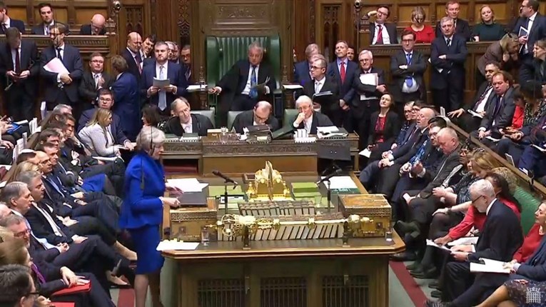 May apelira na zastupnike da ne sruše njenu vladu zbog Brexita