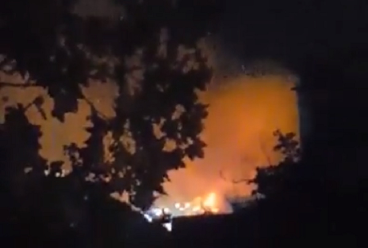 VIDEO U Uljaniku usred noći izbio požar