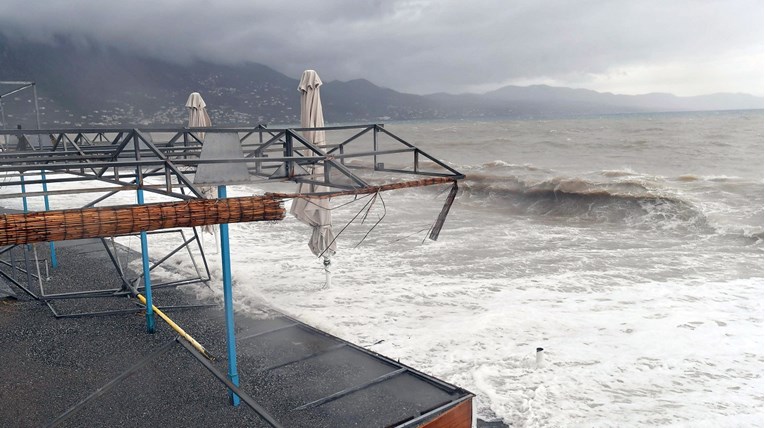 Rijetki uragan pogodio Grčku, pogledajte dramatične snimke