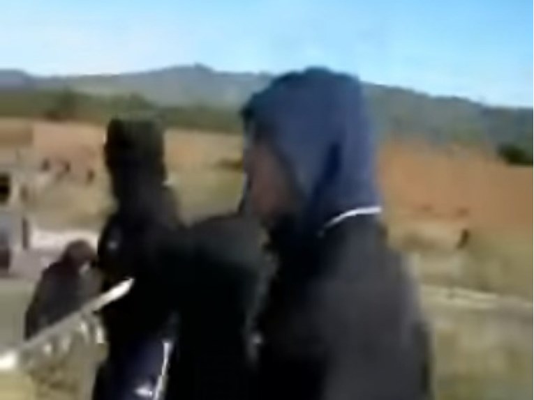 VIDEO Torcida bježala pred Boysima: "Ubij ga, mamu mu!"
