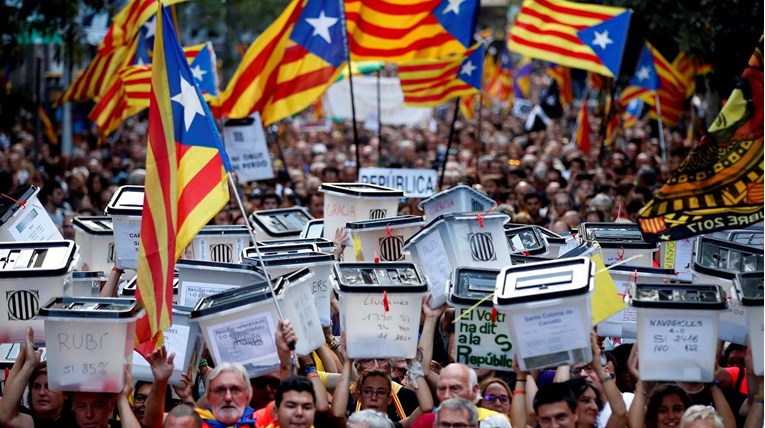 Tisuće građana prosvjedovale u Barceloni, došlo je i do sukoba s policijom