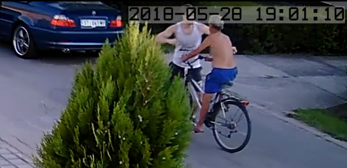 Manijak u Srbiji izašao iz BMW-a i pretukao starca, napad uhvaćen kamerom