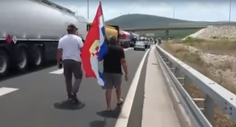 Veterani zaustavili promet na graničnom prijelazu između Hrvatske i BiH