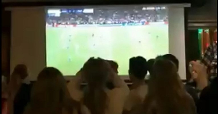 Ajaxovi navijači odbrojavali u kafiću zadnjih 10 sekundi, a onda su pali u šok