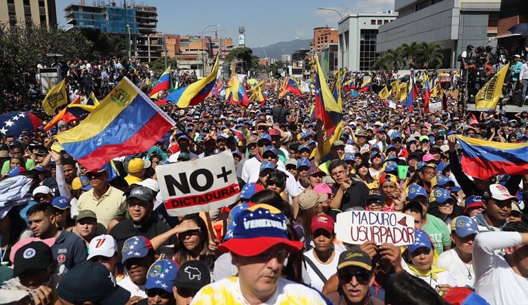SAD povlači kompletno diplomatsko osoblje iz Venezuele