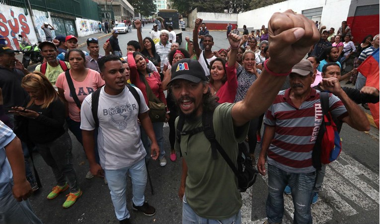 Bijes u Venezueli zbog nestašice struje, prosvjednici na ulicama
