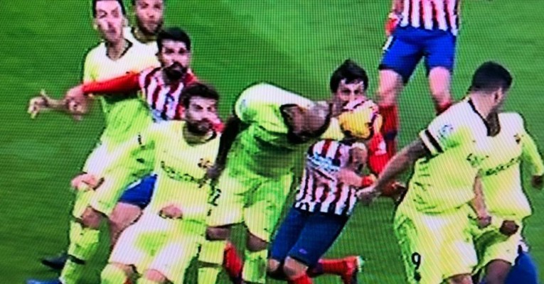 Zašto nije dosuđen penal za Atletico nakon očitog igranja rukom Vidala?