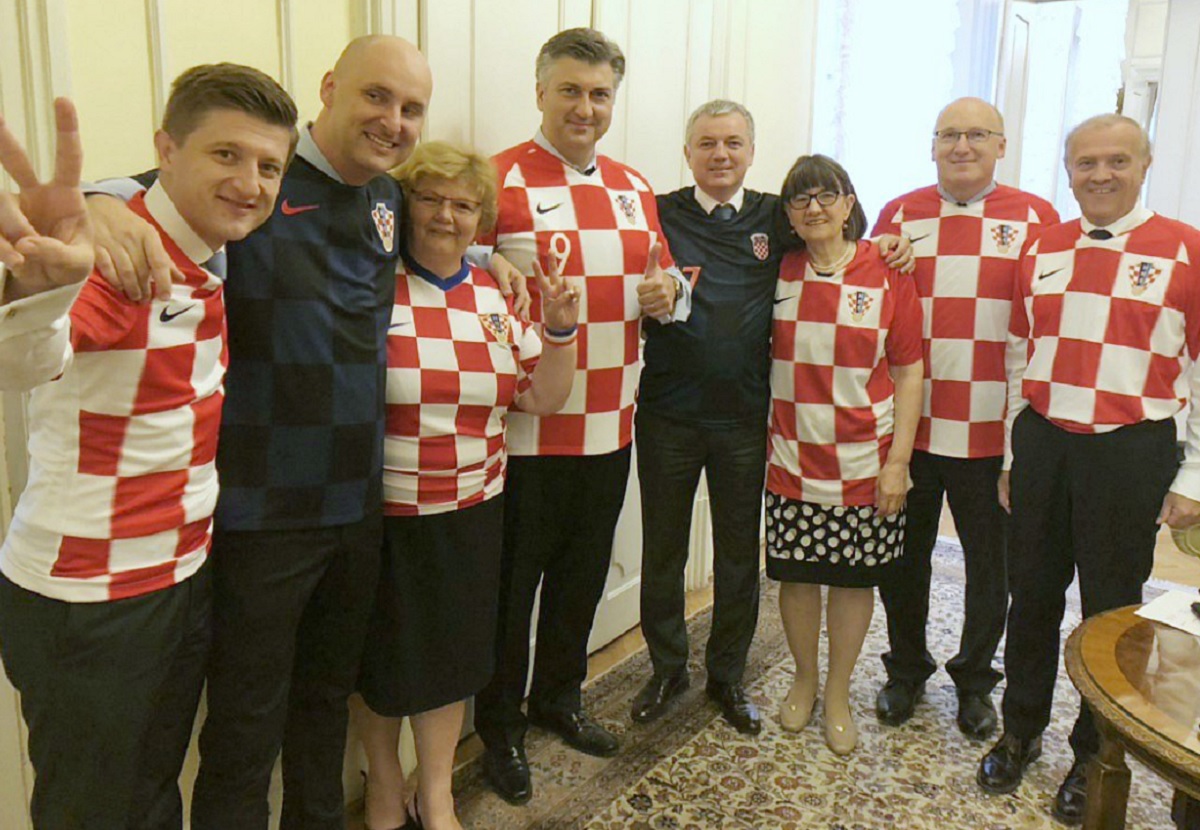 Plenković u dresu na sjednici vlade najavio izgradnju nacionalnog stadiona
