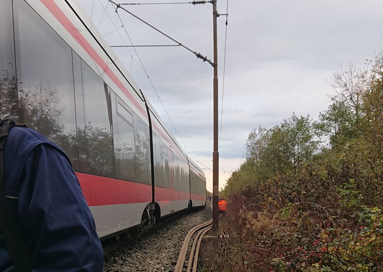 Brzi vlak kod Vrbovca iskočio iz tračnica