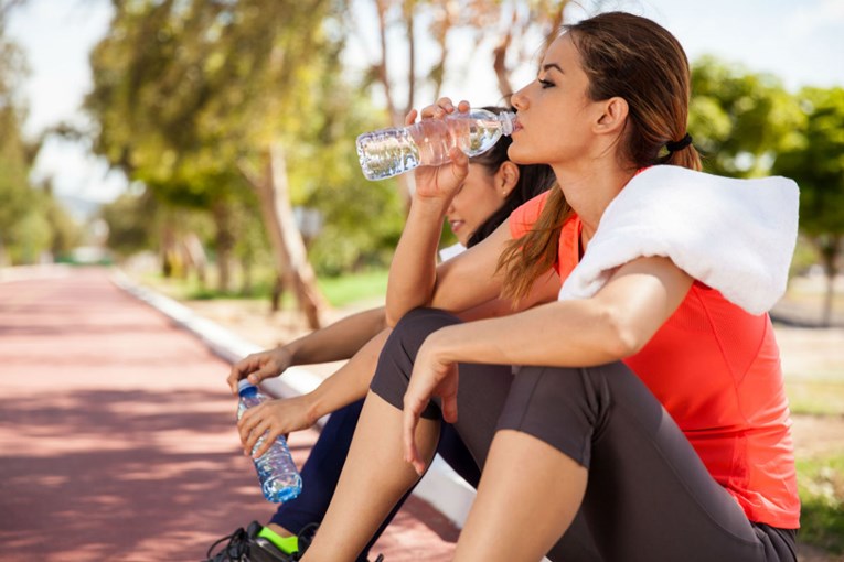 Stručnjaci otkrili zbog čega je važno piti vodu prije, tijekom i nakon treninga