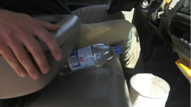 VIDEO Ostavio je bočicu s vodom u autu, nije očekivao ono što se dogodilo
