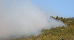 Požar kod Vodica, vatra se brzo širi: "Situacija je dosta ozbiljna"
